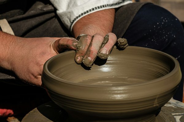 Comment découvrir les traditions de la poterie berbère au Maroc?